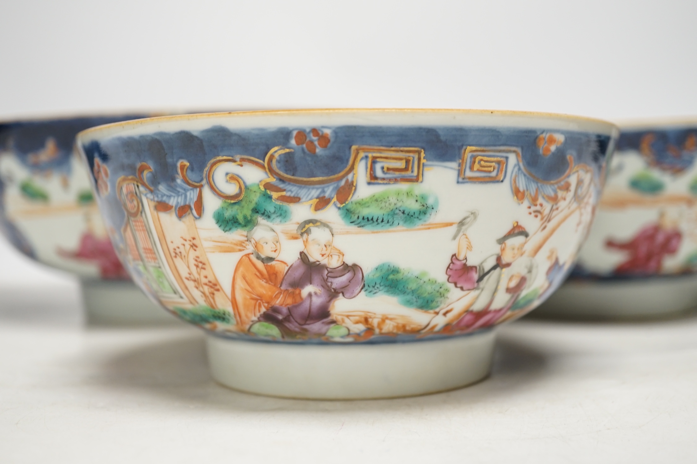 A set of three graduated 18th century Chinese export porcelain bowls, largest 23cm in diameter. Condition - two good, smallest example cracked